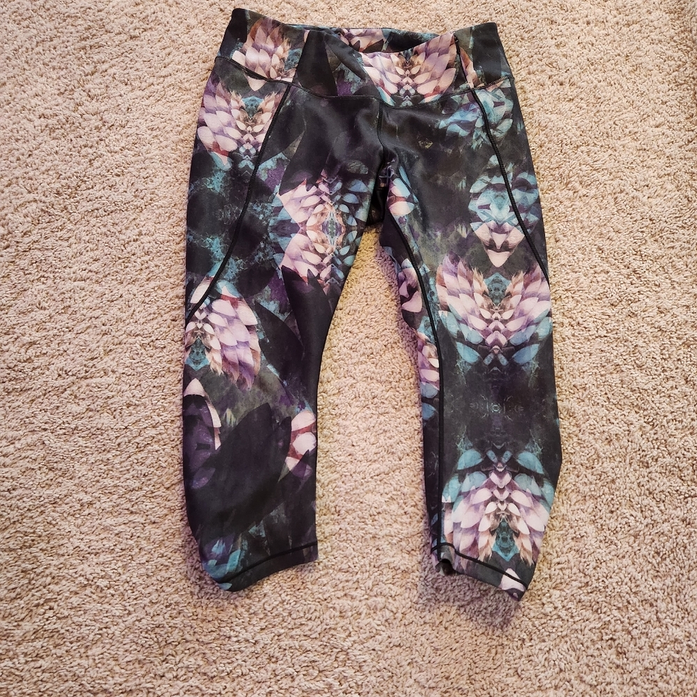 Calia by Carrie Underwood Capri leggings